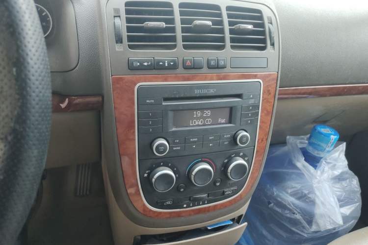 Used Buick GL8 2011 2.4L CT Comfort Edition Audio And AC Panel