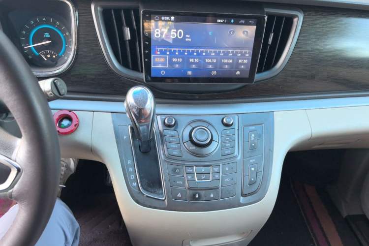 Used Buick GL8 2011 2.4L CT Comfort Edition Audio And AC Panel