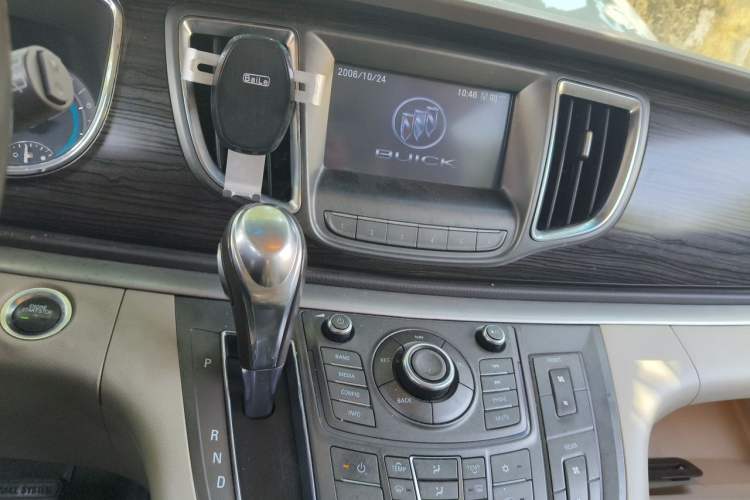 Used Buick GL8 2011 3.0L GT Luxury Business Haoya Edition Audio And AC Panel