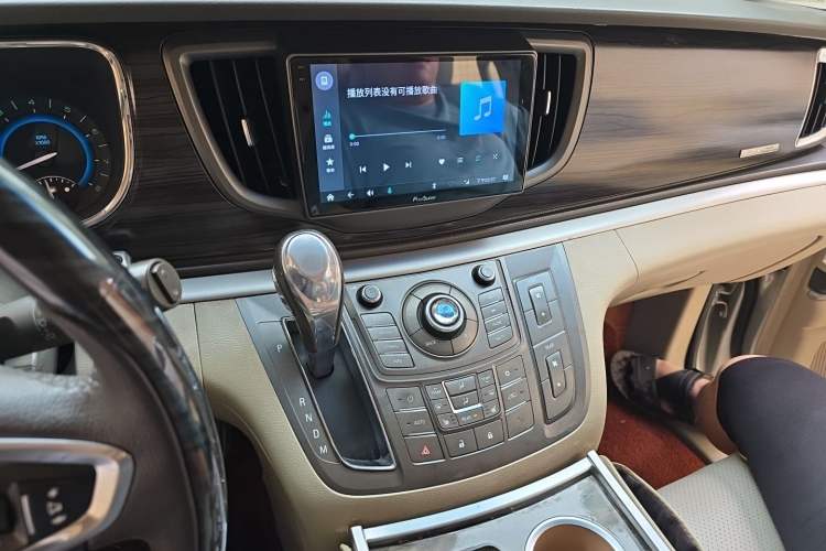 Used Buick GL8 2011 3.0L GT Luxury Business Haoya Edition Audio And AC Panel