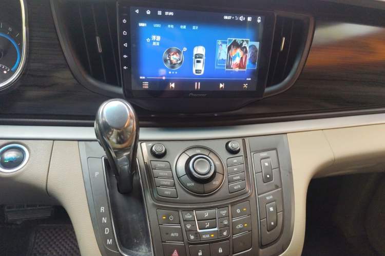 Used Buick GL8 2011 3.0L GT Luxury Business Haoya Edition Audio And AC Panel