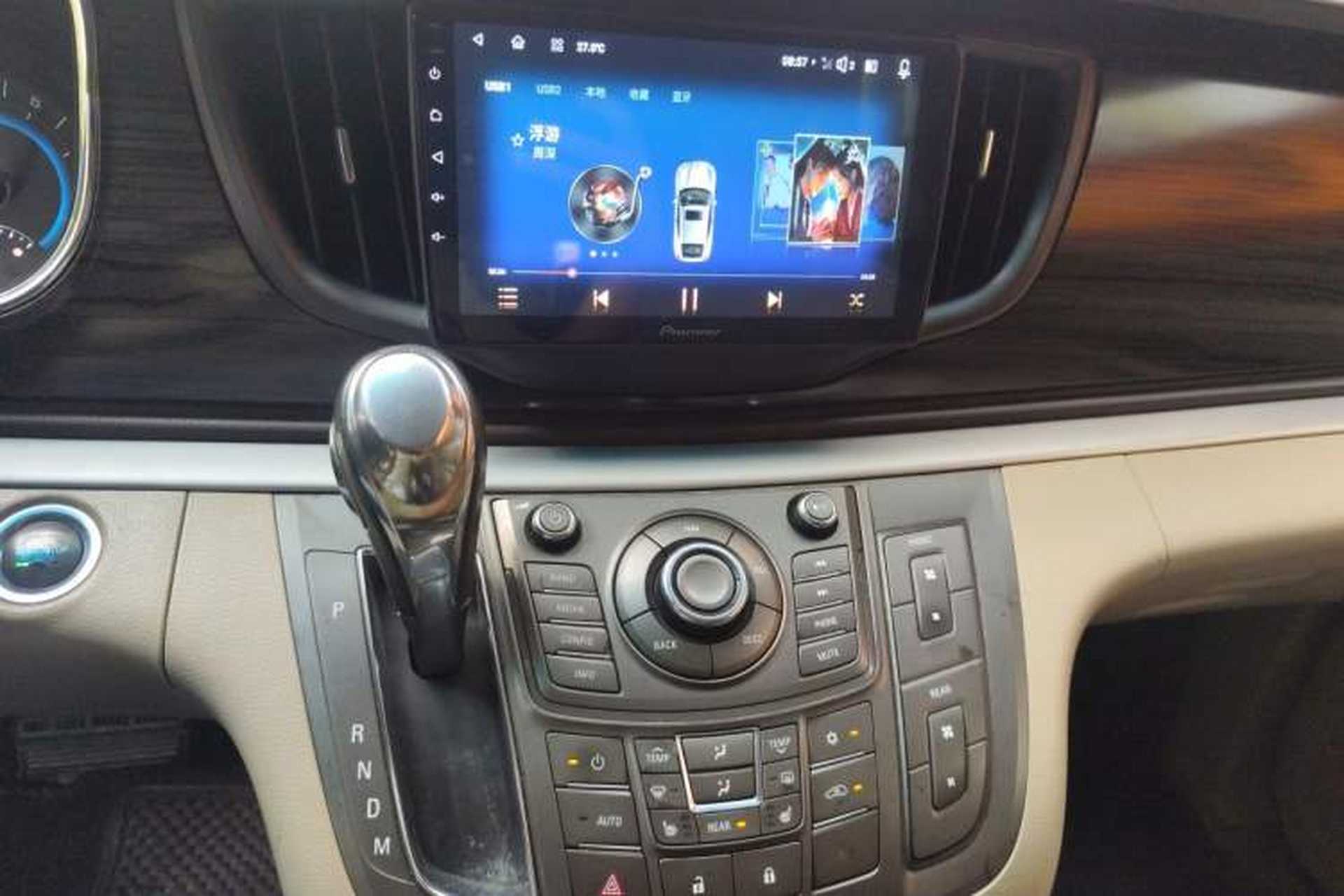 Used Buick GL8 2011 3.0L GT Luxury Business Haoya Edition Audio And AC Panel
