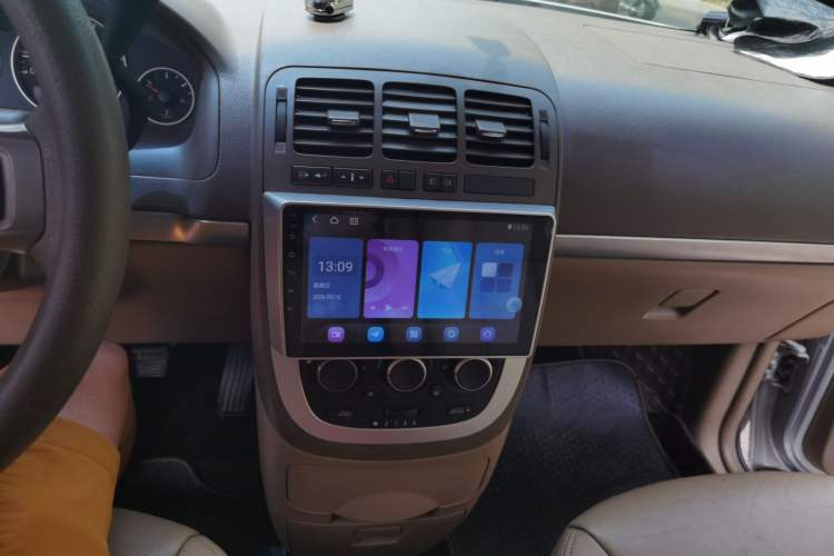 Used Buick GL8 2011 2.4L CT Comfort Edition Audio And AC Panel