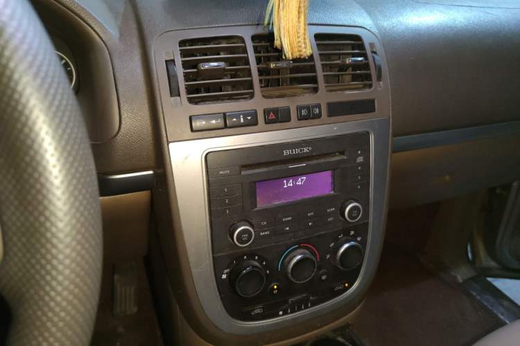 Used Buick GL8 2011 2.4L CT Comfort Edition Audio And AC Panel