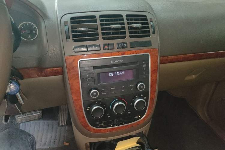 Used Buick GL8 2011 2.4L LT Executive Edition Audio And AC Panel