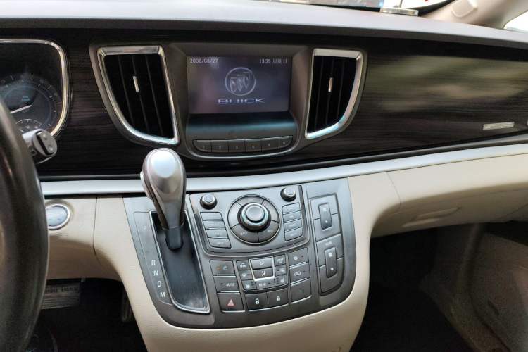 Used Buick GL8 2011 3.0L GT Luxury Business Haoya Edition Audio And AC Panel