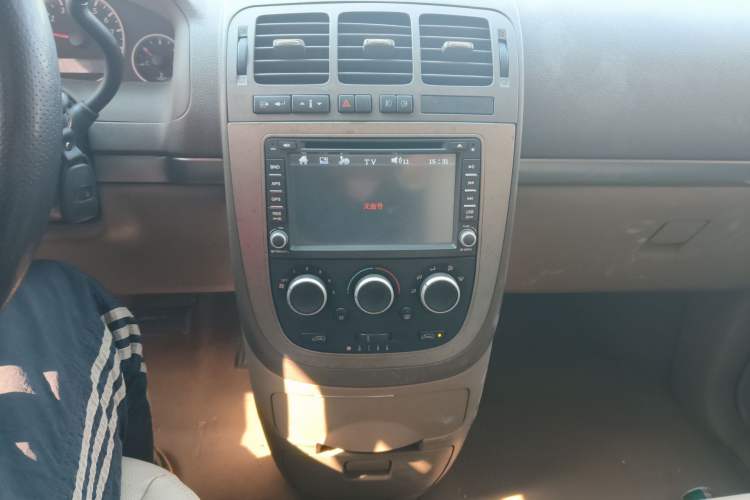 Used Buick GL8 2011 2.4L CT Comfort Edition Audio And AC Panel