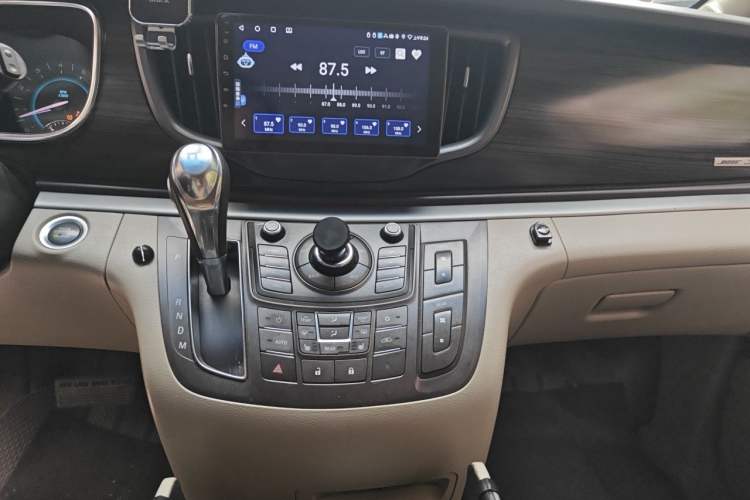 Used Buick GL8 2011 3.0L GT Luxury Business Haoya Edition Audio And AC Panel