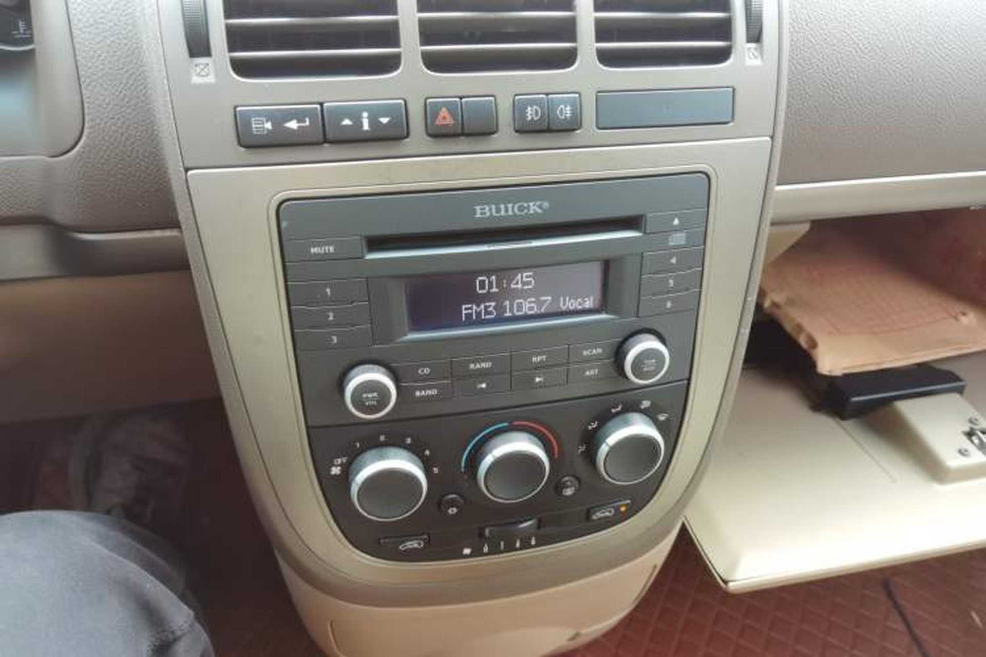 Used Buick GL8 2011 2.4L CT Comfort Edition Audio And AC Panel