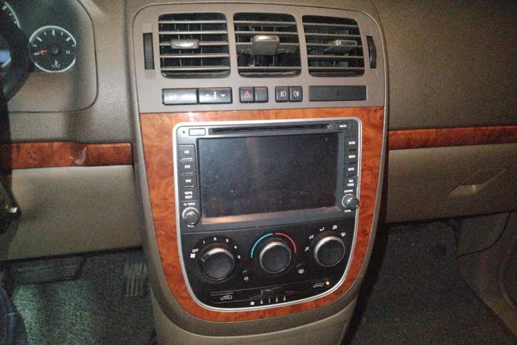 Used Buick GL8 2011 2.4L LT Executive Edition Audio And AC Panel