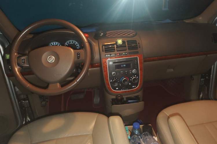 Used Buick GL8 2011 2.4L LT Executive Edition Center Console