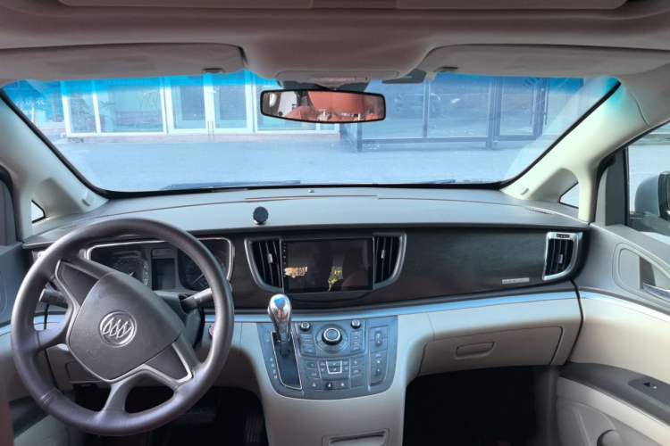 Used Buick GL8 2011 2.4L CT Comfort Edition Center Console