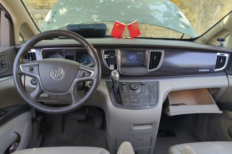 Used Buick GL8 2011 3.0L GT Luxury Business Haoya Edition Center Console