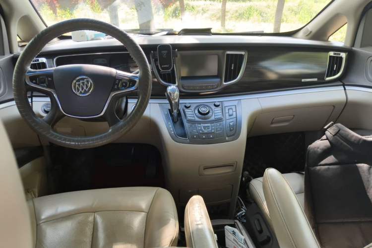 Used Buick GL8 2011 3.0L XT Luxury Business Flagship Edition Center Console