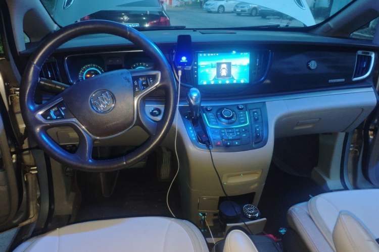 Used Buick GL8 2011 2.4L LT Luxury Business Executive Edition Center Console