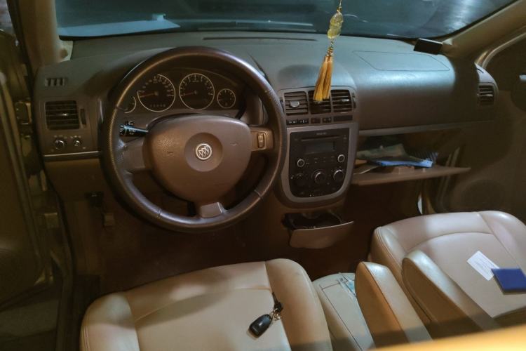 Used Buick GL8 2011 2.4L CT Comfort Edition Center Console