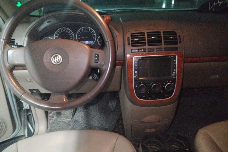 Used Buick GL8 2011 2.4L LT Executive Edition Center Console