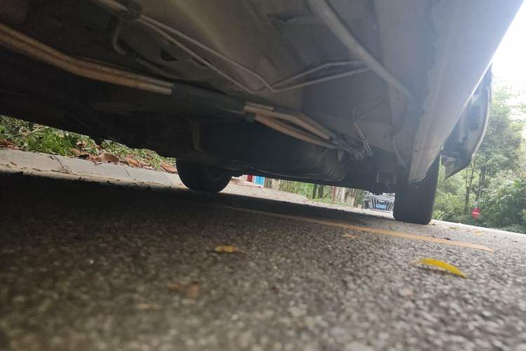 Used Buick GL8 2011 2.4L LT Executive Edition Chassis Front Left