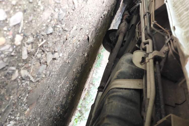 Used Buick GL8 2011 2.4L CT Comfort Edition Chassis Rear Left