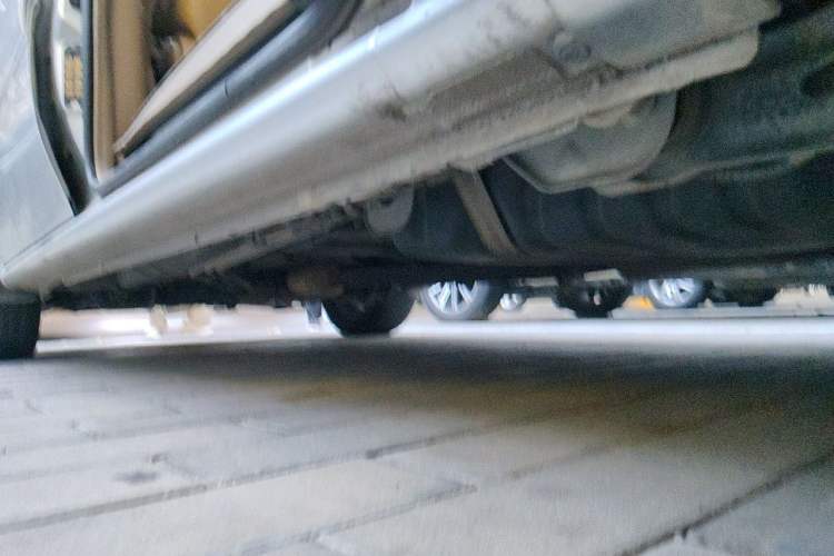 Used Buick GL8 2011 2.4L LT Executive Edition Chassis Rear Left