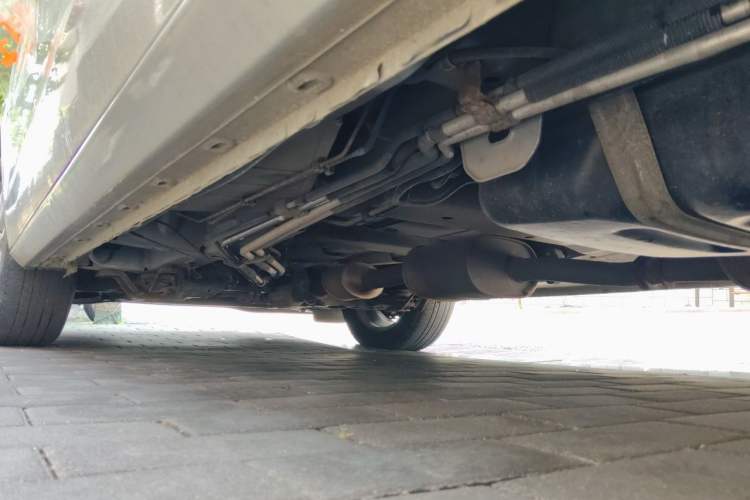 Used Buick GL8 2011 2.4L CT Luxury Business Comfort Edition Chassis Rear Left