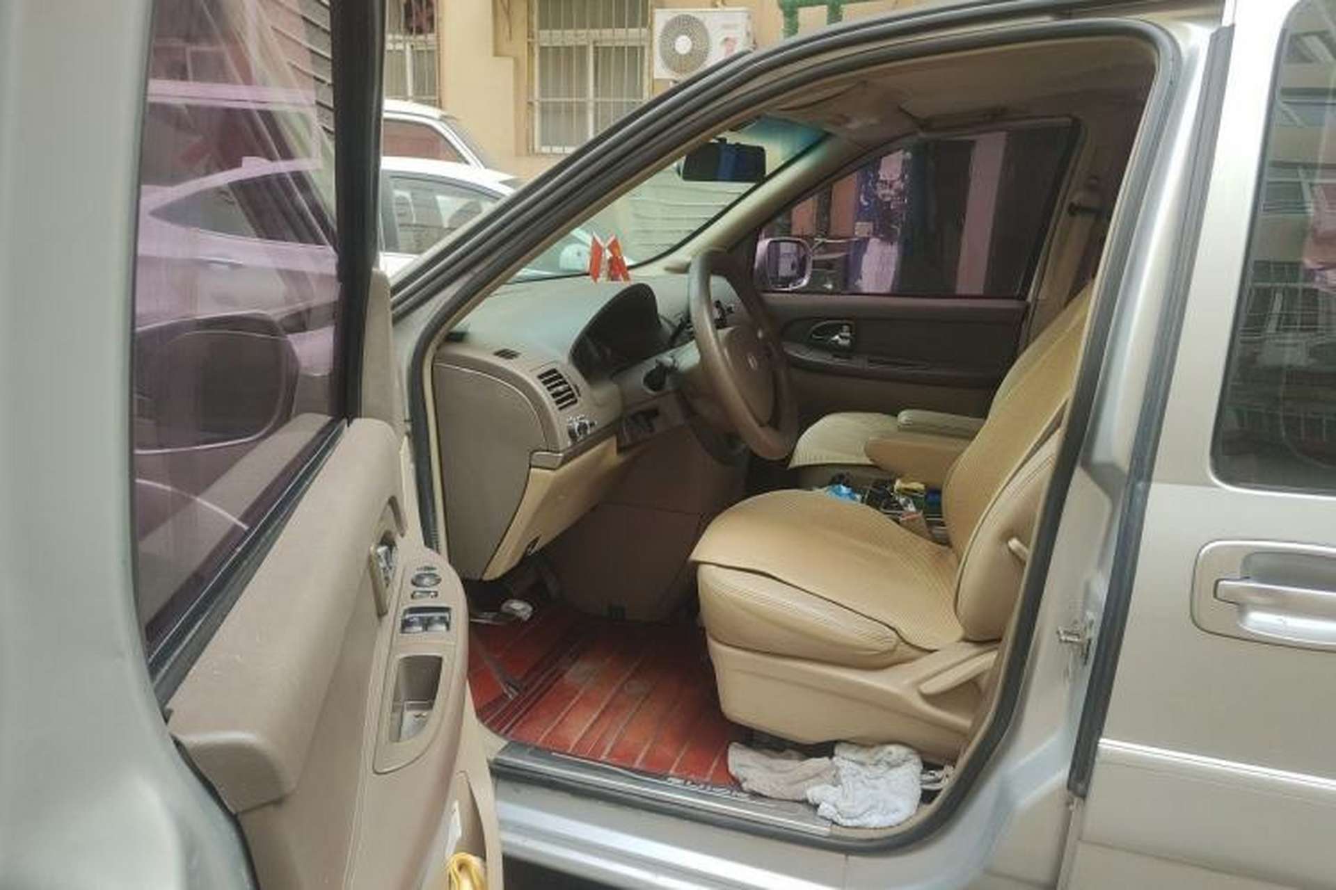 Used Buick GL8 2011 2.4L CT Comfort Edition Driver Seat
