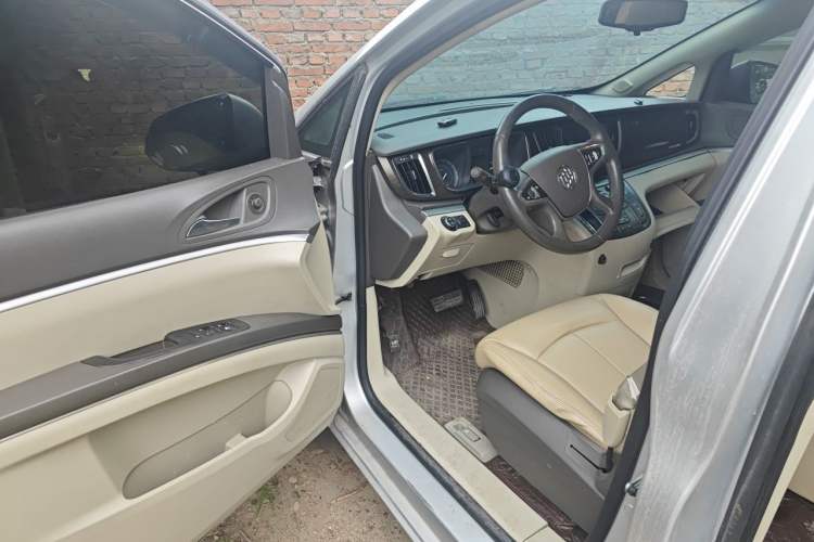 Used Buick GL8 2011 2.4L LT Luxury Business Executive Edition Driver Seat