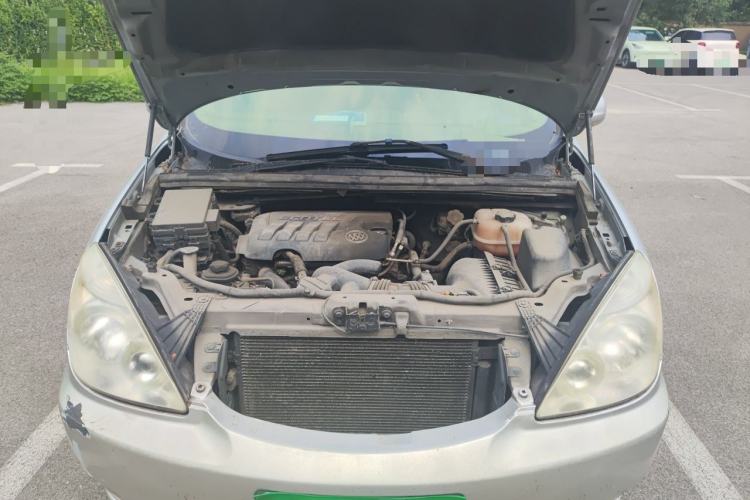 Used Buick GL8 2011 2.4L LT Executive Edition Engine Bay