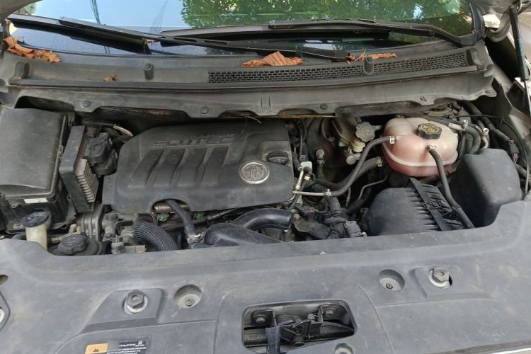 Used Buick GL8 2011 2.4L LT Luxury Business Executive Edition Engine Bay