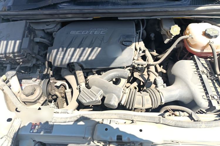 Used Buick GL8 2011 2.4L CT Comfort Edition Engine Bay