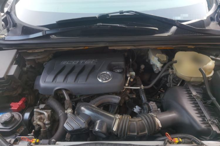 Used Buick GL8 2011 2.4L LT Executive Edition Engine Bay