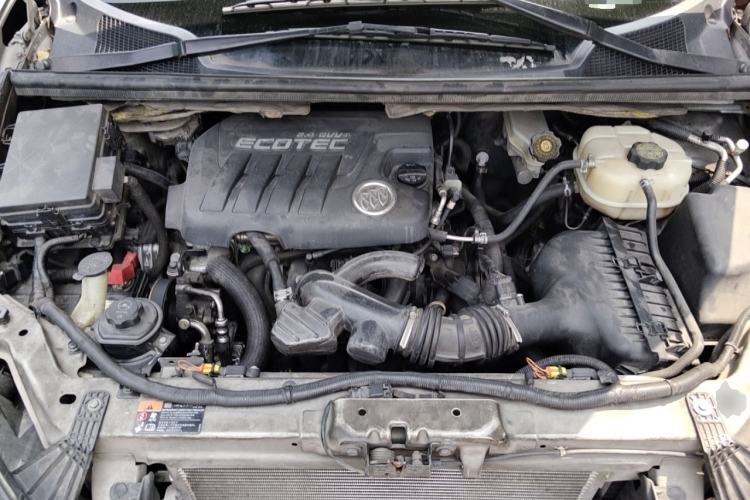 Used Buick GL8 2011 2.4L CT Comfort Edition Engine Bay
