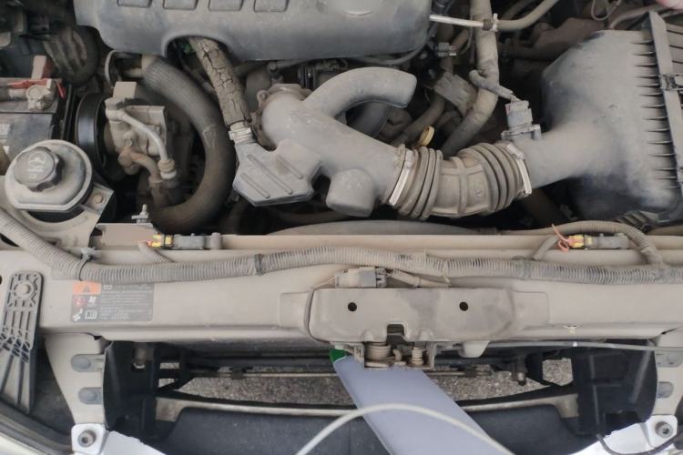 Used Buick GL8 2011 2.4L CT Comfort Edition Engine Bay
