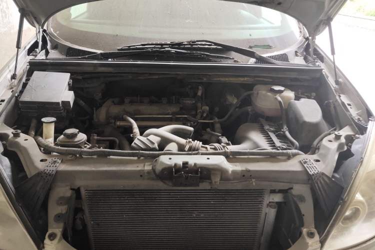 Used Buick GL8 2011 2.4L CT Comfort Edition Engine Bay
