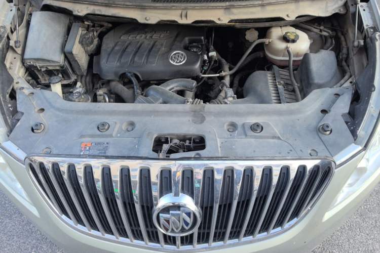 Used Buick GL8 2011 2.4L CT Comfort Edition Engine Bay