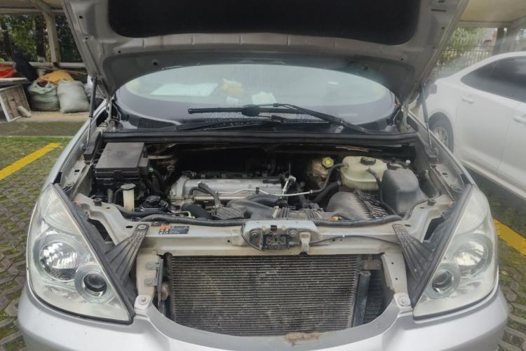 Used Buick GL8 2011 2.4L CT Comfort Edition Engine Bay