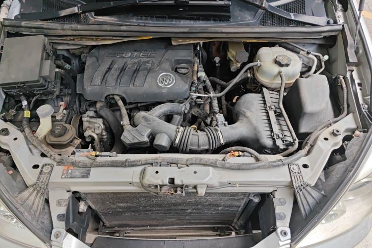 Used Buick GL8 2011 2.4L CT Comfort Edition Engine Bay