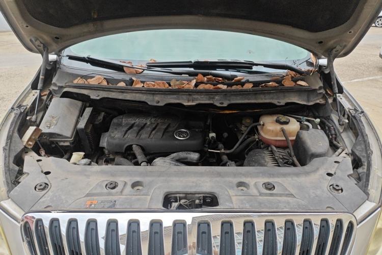 Used Buick GL8 2011 2.4L CT Luxury Business Comfort Edition Engine Bay