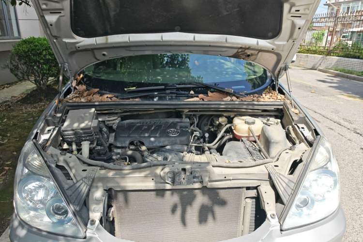 Used Buick GL8 2011 2.4L LT Executive Edition Engine Bay