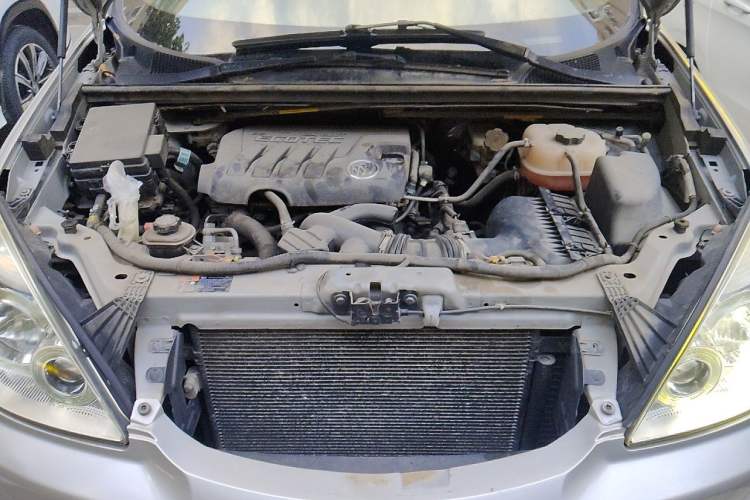 Used Buick GL8 2011 2.4L LT Executive Edition Engine Bay