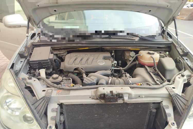 Used Buick GL8 2011 2.4L LT Executive Edition Engine Bay