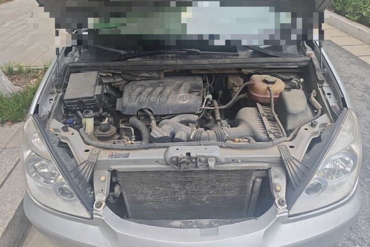 Used Buick GL8 2011 2.4L CT Comfort Edition Engine Bay