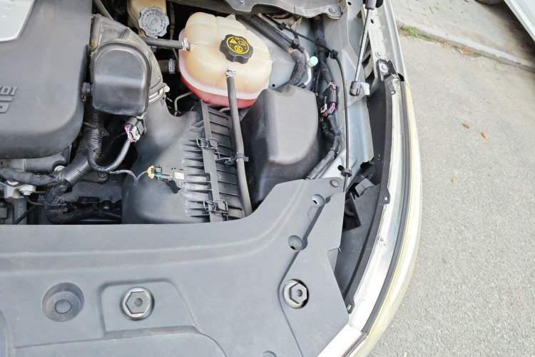 Used Buick GL8 2011 3.0L XT Luxury Business Flagship Edition Engine Bay Left