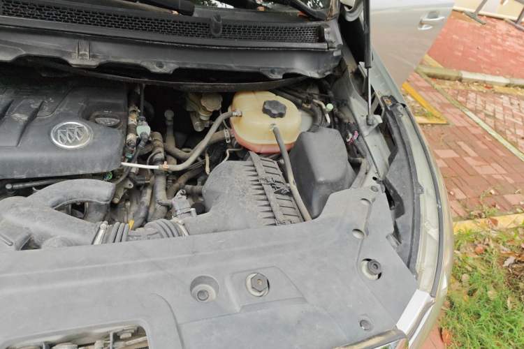 Used Buick GL8 2011 2.4L CT Luxury Business Comfort Edition Engine Bay Left