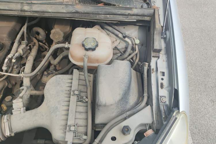 Used Buick GL8 2011 2.4L LT Executive Edition Engine Bay Left