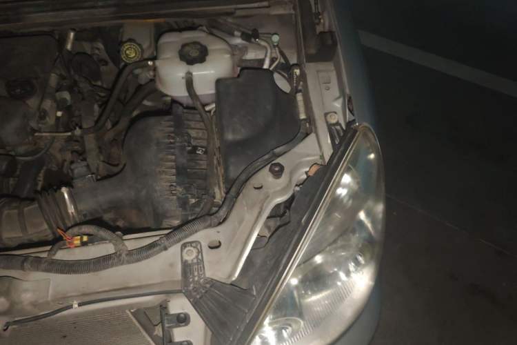 Used Buick GL8 2011 2.4L LT Executive Edition Engine Bay Left