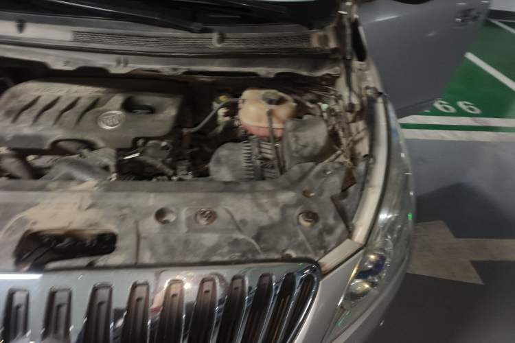 Used Buick GL8 2011 2.4L LT Luxury Business Executive Edition Engine Bay Left