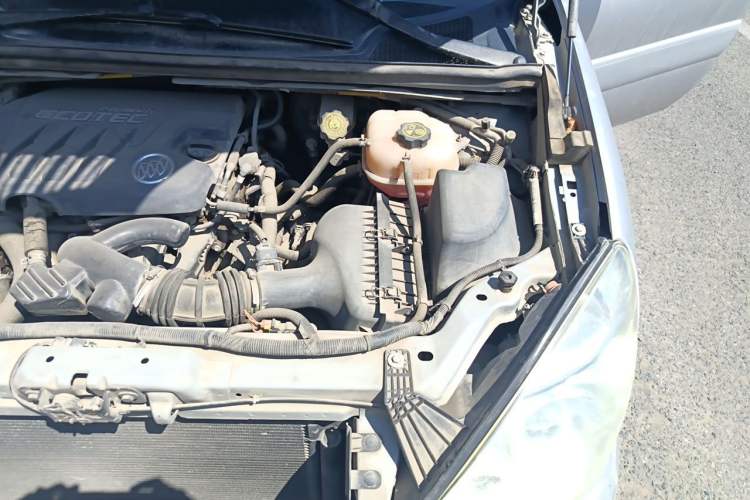 Used Buick GL8 2011 2.4L CT Comfort Edition Engine Bay Left
