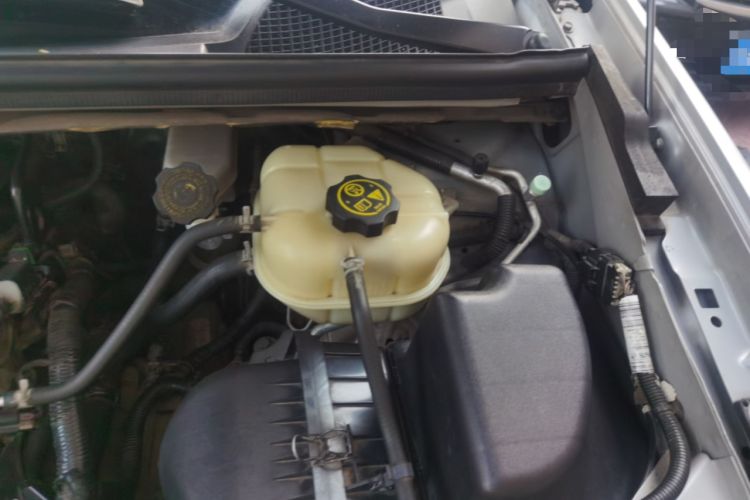 Used Buick GL8 2011 2.4L LT Executive Edition Engine Bay Left