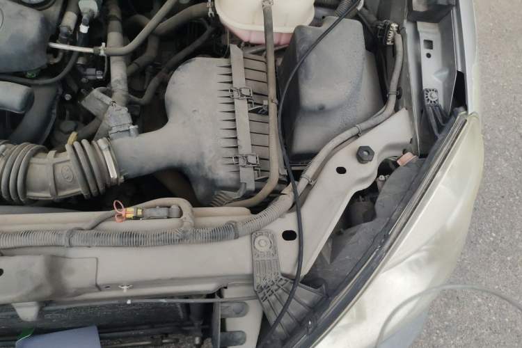 Used Buick GL8 2011 2.4L CT Comfort Edition Engine Bay Left